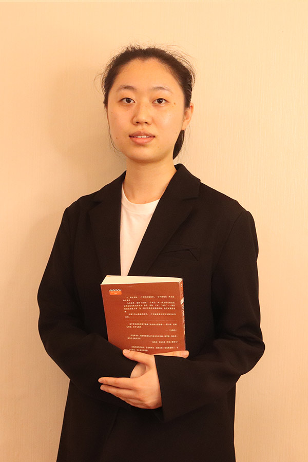吴堡梁艺 本科学历，优秀班主任