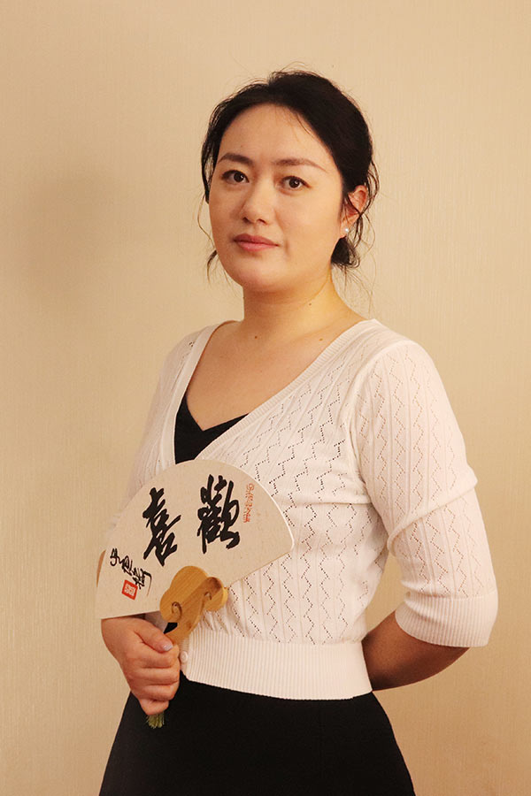 吴堡石亚利 研究生学历,毕业于陕西师范大学