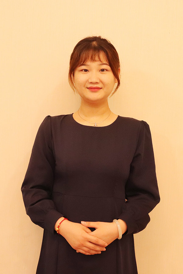 吴堡文哲 本科学历，优秀班主任