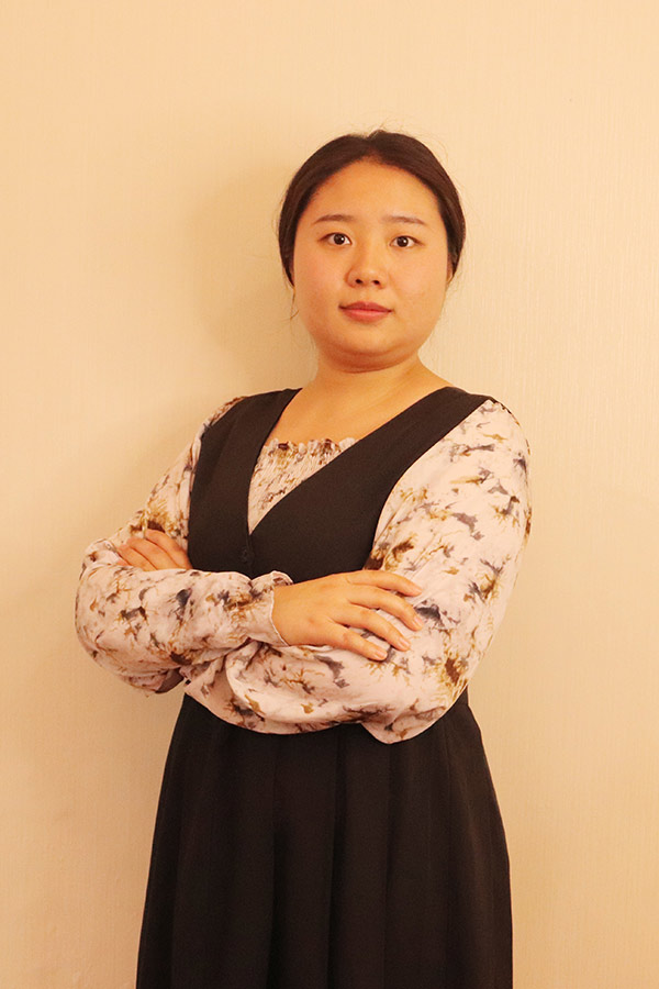 吴堡何爱玲 本科学历，优秀班主任